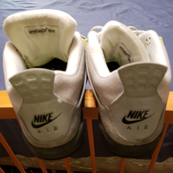 Jordan 4 SE 95 NEON GRAY & WHITE - Picture 3 of 7